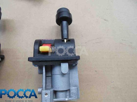 Кран подъёма кузова 4 отверстия HOWO (Хово)