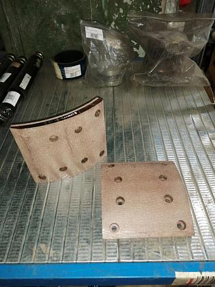 Накладка тормозная передняя верхняя SHAANXI (Шанкси) SHACMAN (Шакман) красная CREATEK 81.50221.0534