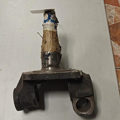 Кулак поворотный шкворень на 30 посадка 35 и 50 конус 31-36 отв.4+1  R d50-d35_d30_d31-d36_L										