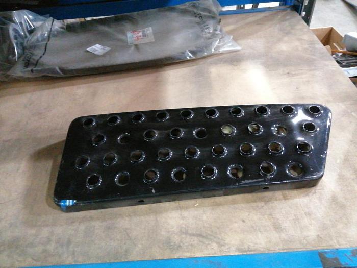 Подножка верхняя левая металлическая SHAANXI (Шанкси) SHACMAN (Шакман) F3000 DZ13241240311