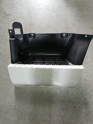 Подножка кабины левая в сборе с накладкой белая FOTON (Фотон) 1049 1069 1B20084500005-ASSY-W